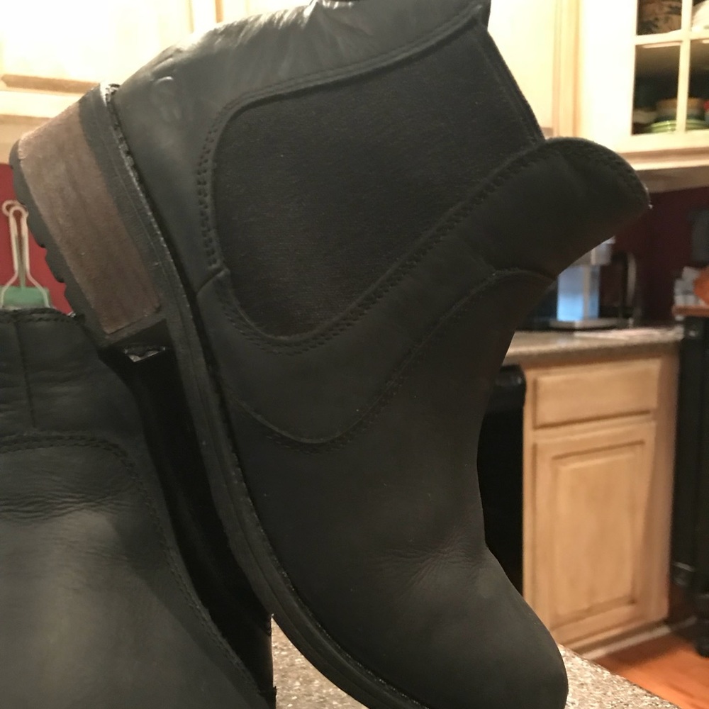 Ugg Bonham ankle boot w wood heel